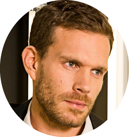 adrian-bauer-Portrait.png